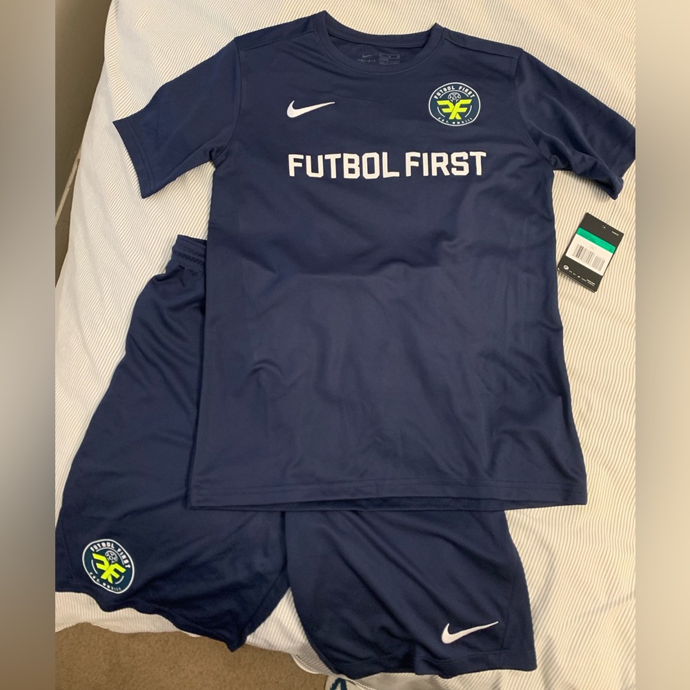 NWT NIKE Dry-Fit Futbol First Soccer Kit YXL
